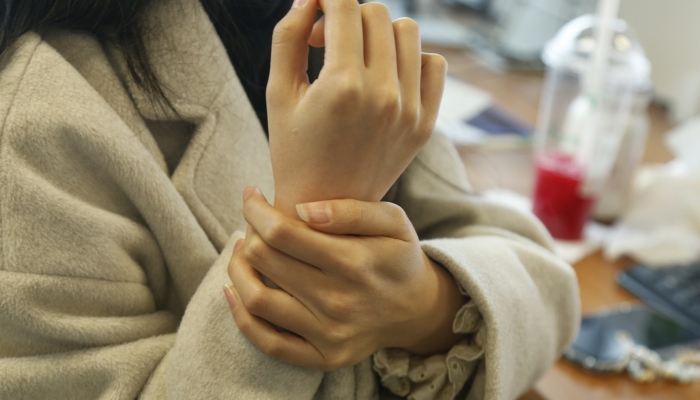 手腕上有什么穴位 手腕疼按什么穴