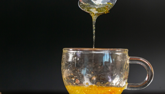 秋分喝蜂蜜水利养生吗？ 蜂蜜水在秋分养生的益处