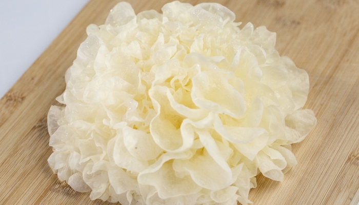 秋分阴虚体质吃银耳最养生吗？ 银耳适合秋分阴虚体质吗？