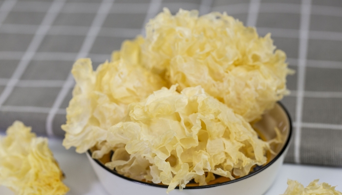 秋分阴虚体质吃银耳最养生吗？ 银耳适合秋分阴虚体质吗？