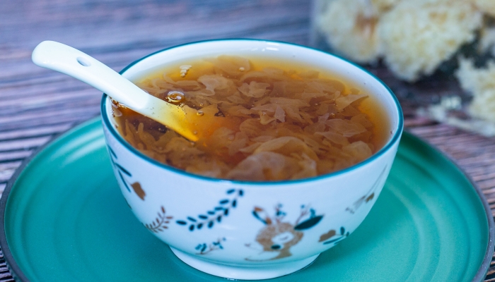 霜降喝银耳莲子羹适合养生吗？ 吃银耳莲子羹的好处
